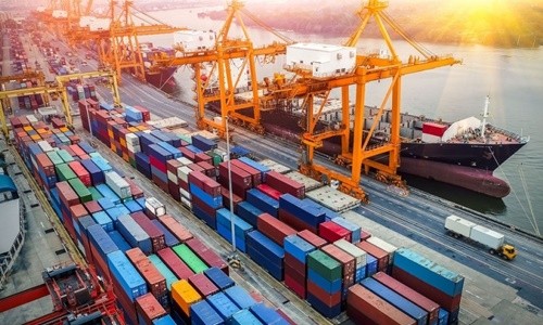 8 tháng, xuất nhập khẩu hàng hóa duy trì ở mức cao