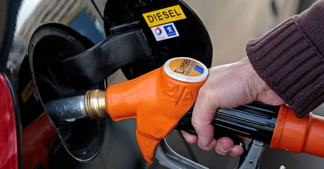 Đòn giáng kép đối với người tiêu dùng khi giá dầu diesel tăng vọt