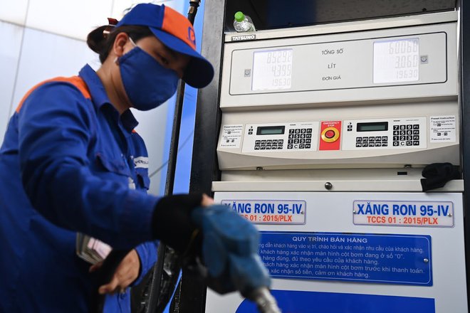 Giá xăng lên hơn 26.000 đồng/lít, mức cao nhất lịch sử