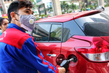 Giá xăng tăng vọt cản trở phục hồi kinh tế sau dịch